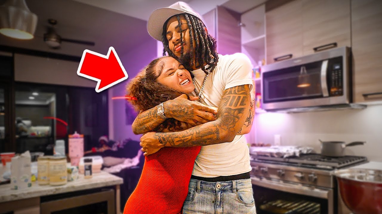 ЧРЕЗМЕРНО ПРИЖИМАЛАСЬ К НЕТТЕ, ЧТОБЫ ПОЛУЧИТЬ ЕЕ РЕАКЦИЮ… ЕЙ НРАВИЛОСЬ