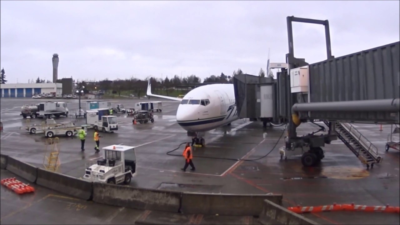 Arrival and download of an Alaska Airlines Boeing 737 into Seattle ...