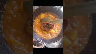 Unique तारीक से बंगाली मछली खाएं || fish curry recipe||  Aalu Diye Rui Macher jhol#shorts#short