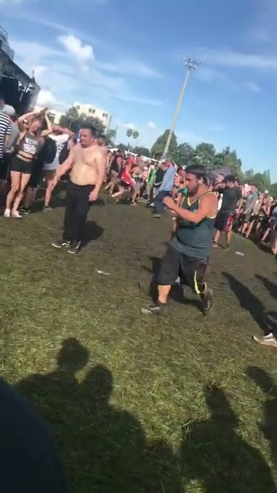 Guy gets knocked out in mosh pit . (Warped tour 2018, Orlando)