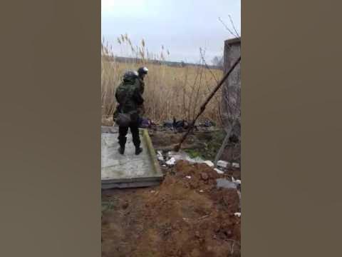 Соколовские нефтяные ямы астрахань. Астрахань. Ликвидация астраханских. Убитые полицейские в астрахани. Люди смотрят матч с балкона.