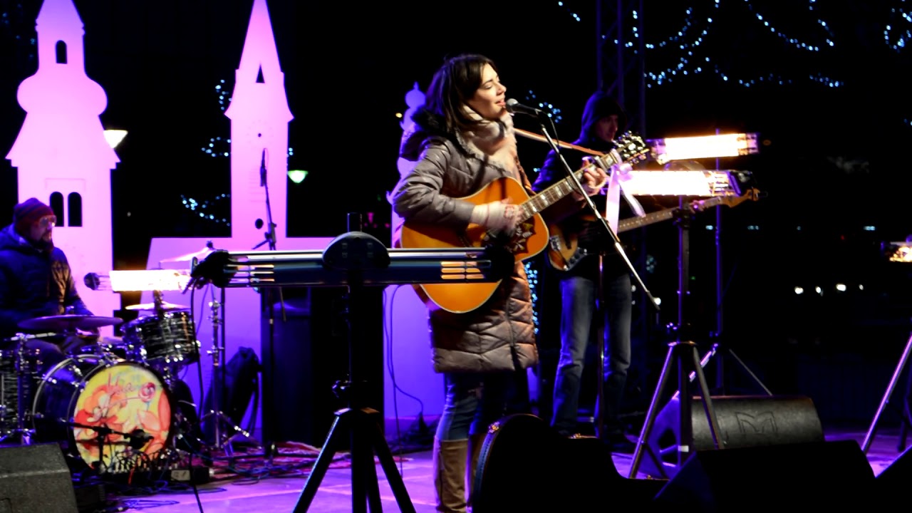 Mia Dimšić - Cimet i Čaj (live Varaždin Advent 2017)