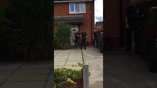 Stupid Police raid - Guy Makes A &#39;Breaking Bad&#39; Style Escape