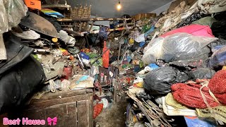 😱 80-year-old man piles up trash at home🤯 until neighbors complain about cockroaches and bad odors🤮🤮