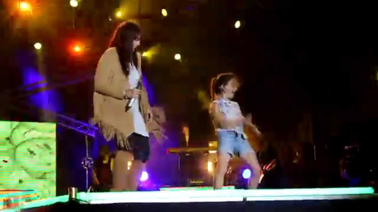 Ewa Farna tańczy z Asią - Śmiej Się - Nowa Sól 14.06.2015