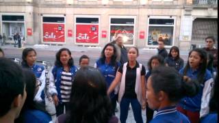 Vocalista Angels Choir in Amsterdam - Dam square