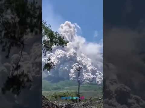 GUNUNG MERAPI KEMBALI ERUPSI AWAN PANAS DAN ABU VULKANIK