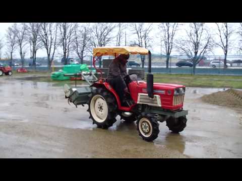 Video: Traktor S Ručnom Motornom Pilom 