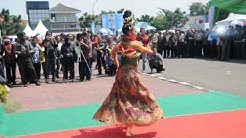 GOYANG KARAWANG - Angklung & Arumba SMP Negeri 1 Karawang  - Durasi: 4:16. 
