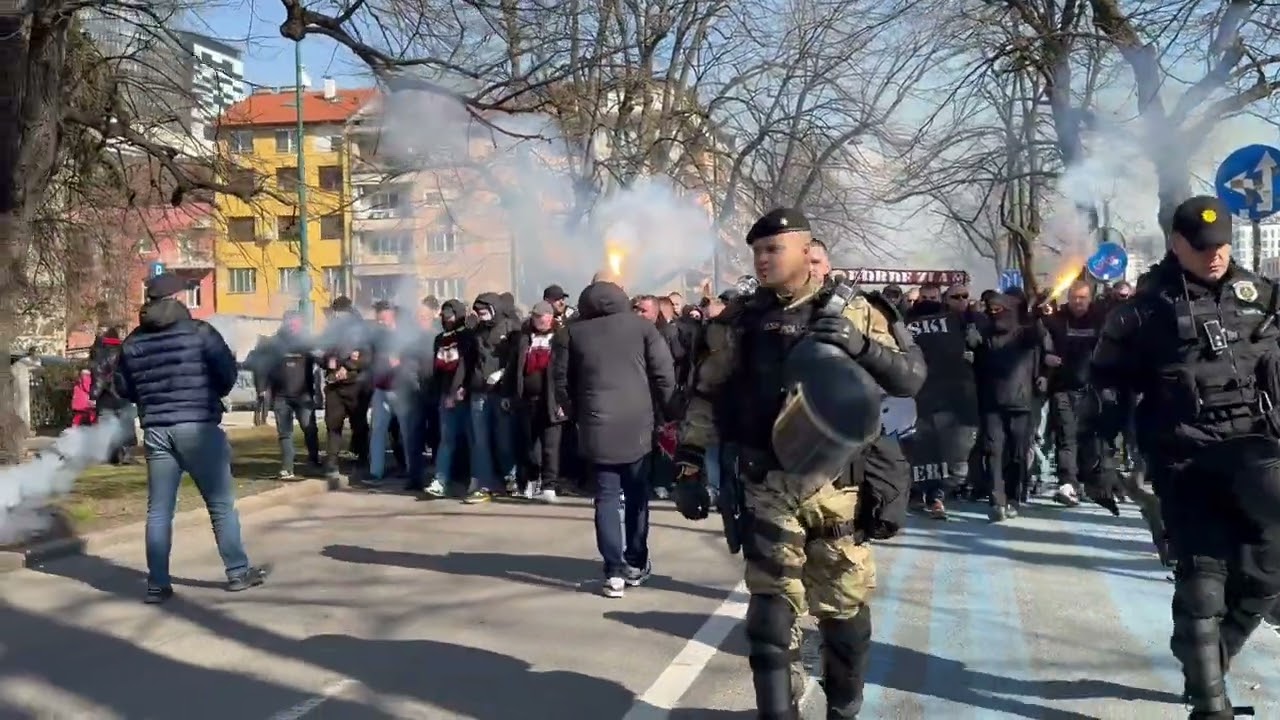 Pogledajte korteo navijača Sarajeva: Horde zla se zaputile ka Grbavici