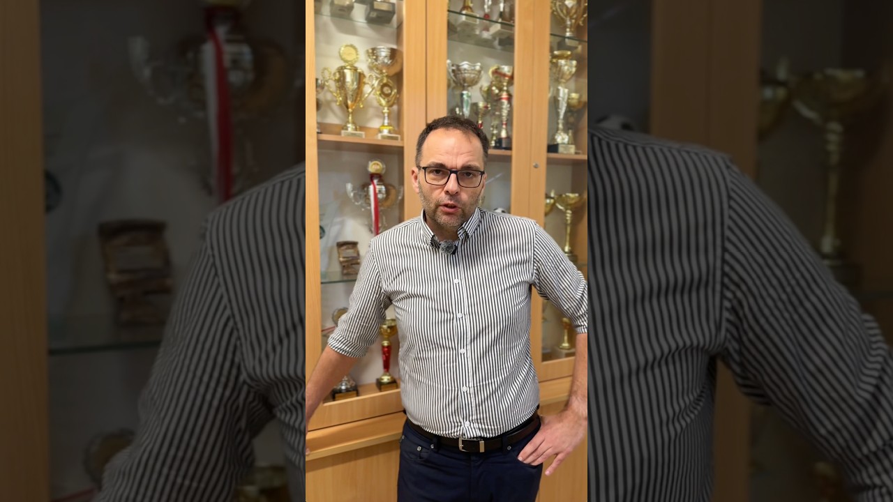 Miniatura YouTube — Opinia Dariusza Nowaka