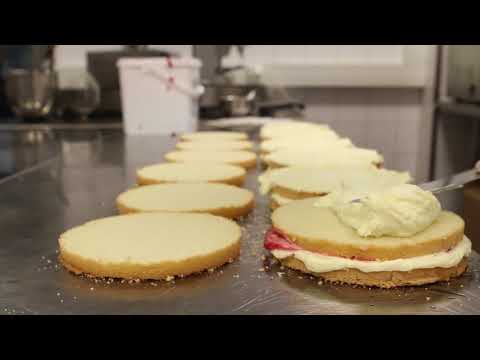 Video: Kuinka Leipoa Kauniita Kakkuja
