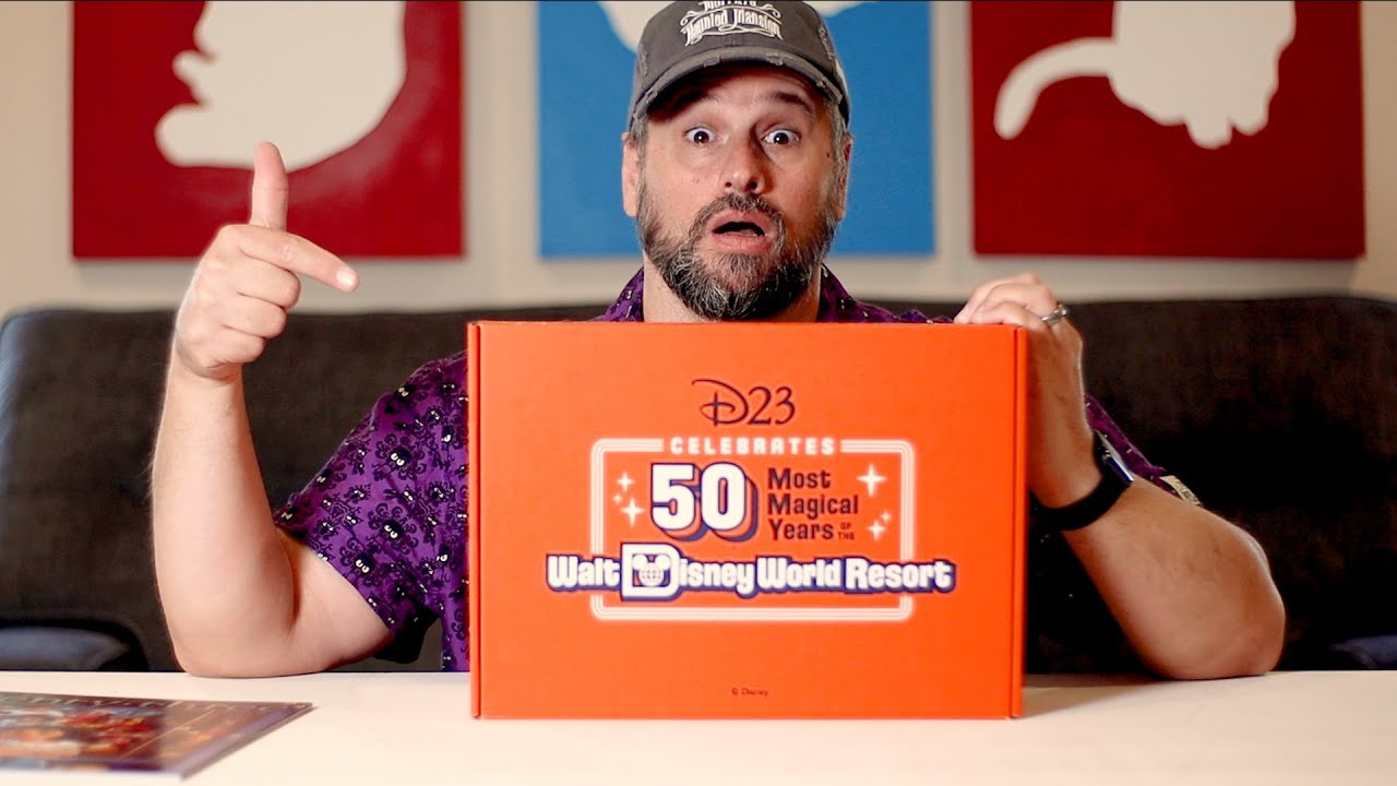 Dad Likes GOLD! Dad unboxes the D23 Gold Member Gift set...