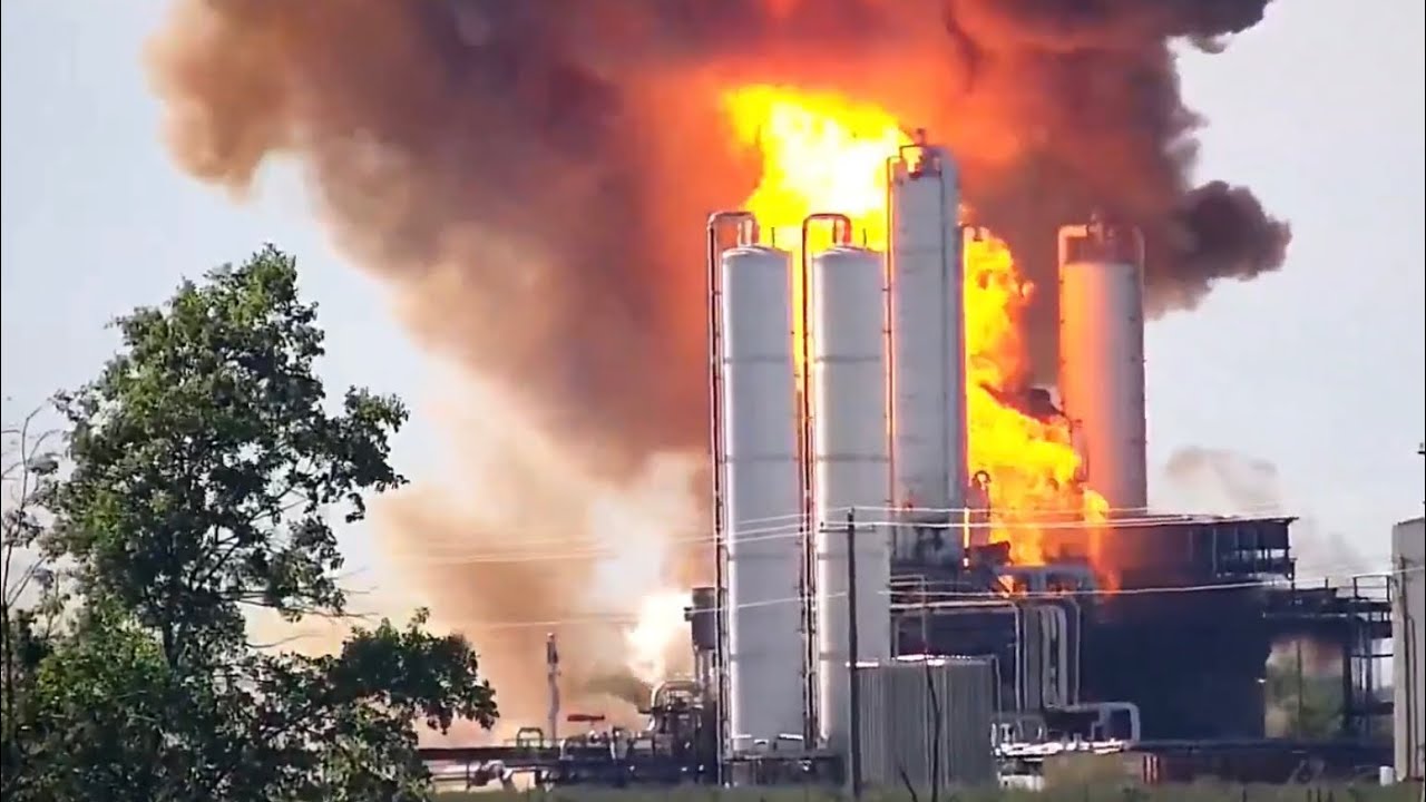 ROCKET FAIL: A violent Raptor engine explosion at SpaceX factory ahead ...