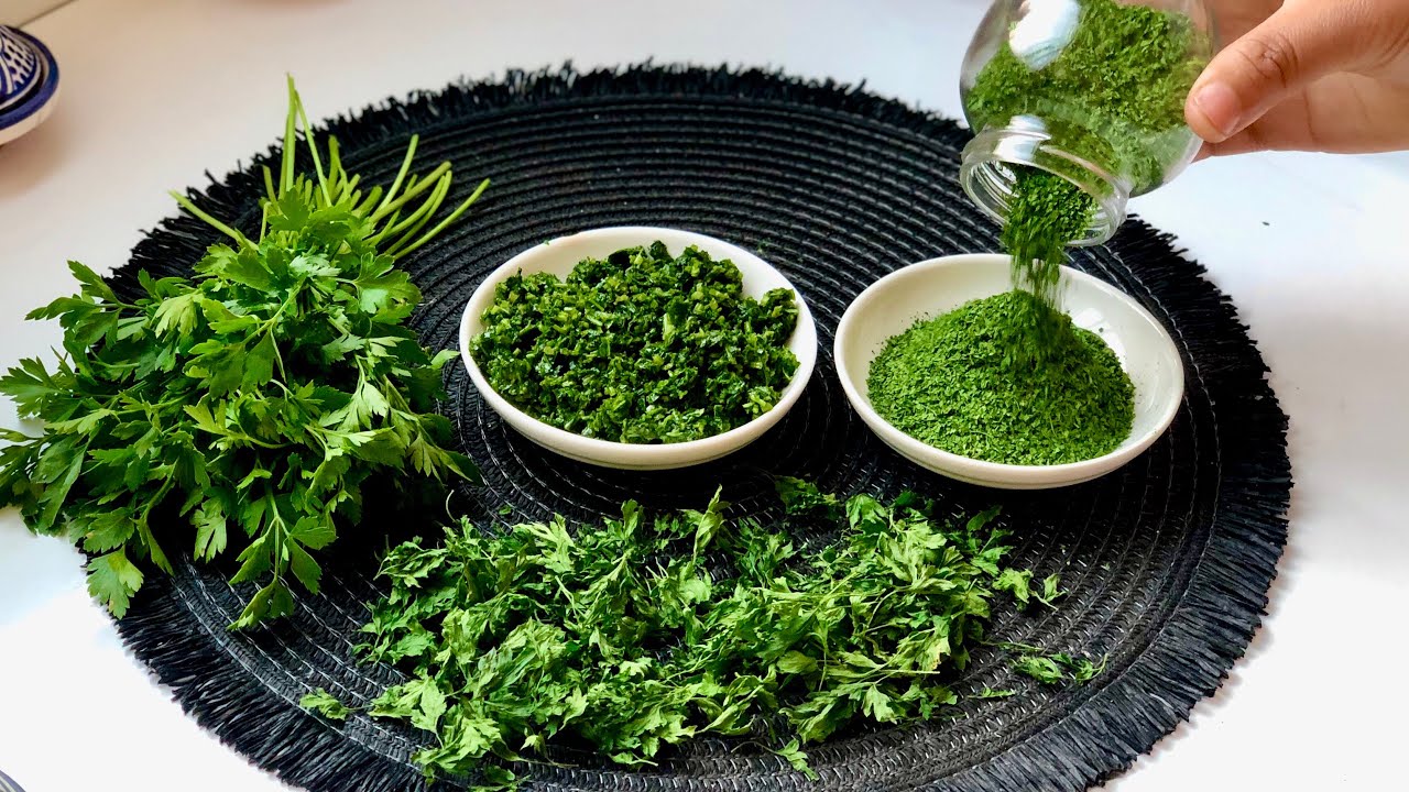 متشمشي متجمدي أضمن وأسهل طريقة تجفيف بقدونس وقزبرة والإحتفاض بيه بنكهتو ولونو مدة طويييلة