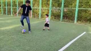 Dimash и Рамирчик играют в футбол
