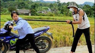 Download Mp3 Single Mom Risks Her Life Chasing a Thief to Take Back Her Precious Belonging 💔 Gudang lagu Download Mp3 Single Mom Risks Her Life Chasing a Thief to Take Back Her Precious Belonging 💔