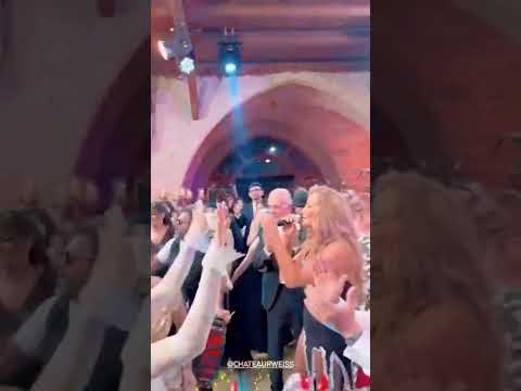 أسمر يا حلو مايا دياب خلال اقتحام عرس في بيروت