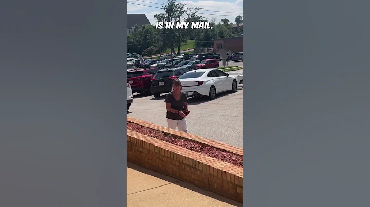 Racist Karen LOSES IT on innocent black employee at Post Office 👀