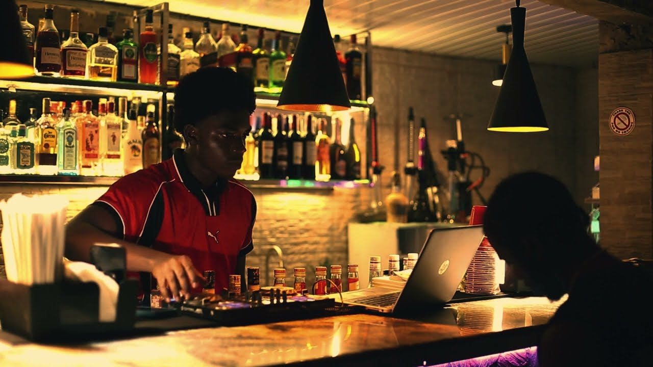 Djing in Random Places | (Ep 3 - 'Bar'tending) | Pastelbounce, Trap Mix