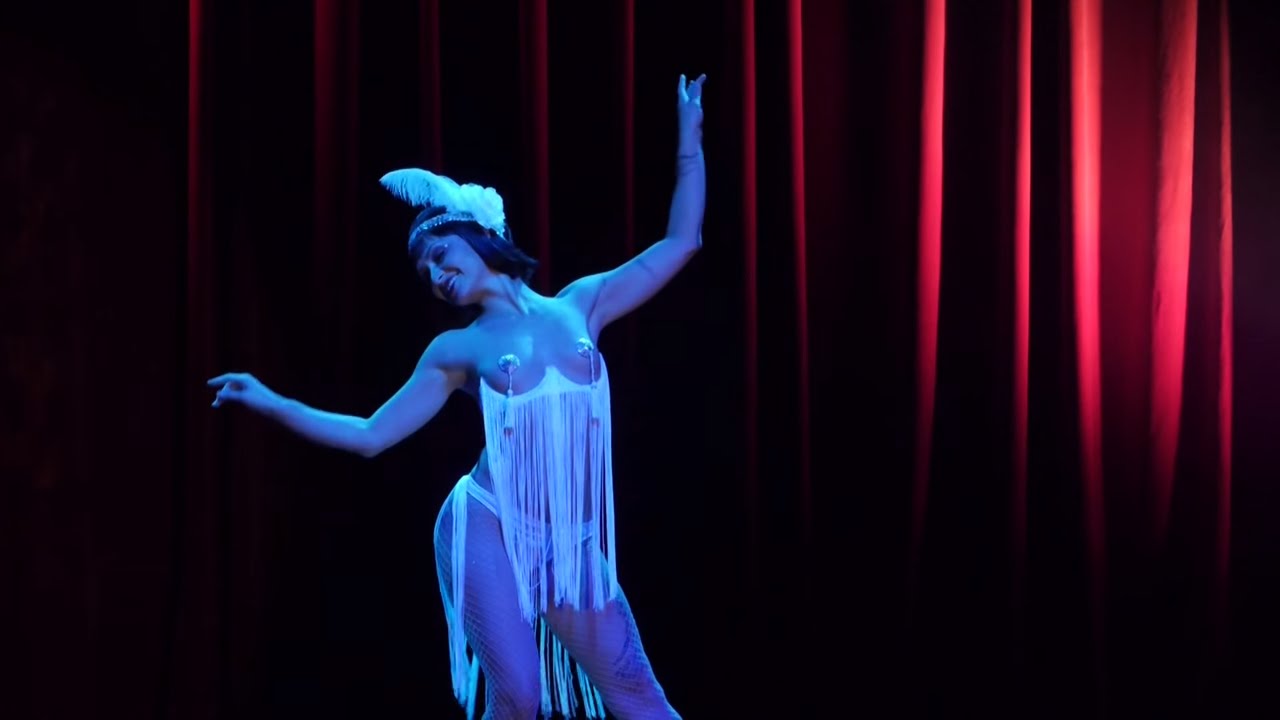 08 Honey Hula La   Flapper - Cirque Du Burlesque Oct 2013