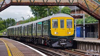Full Liveried Gwr Class 769928 Speeds Through Earley Station