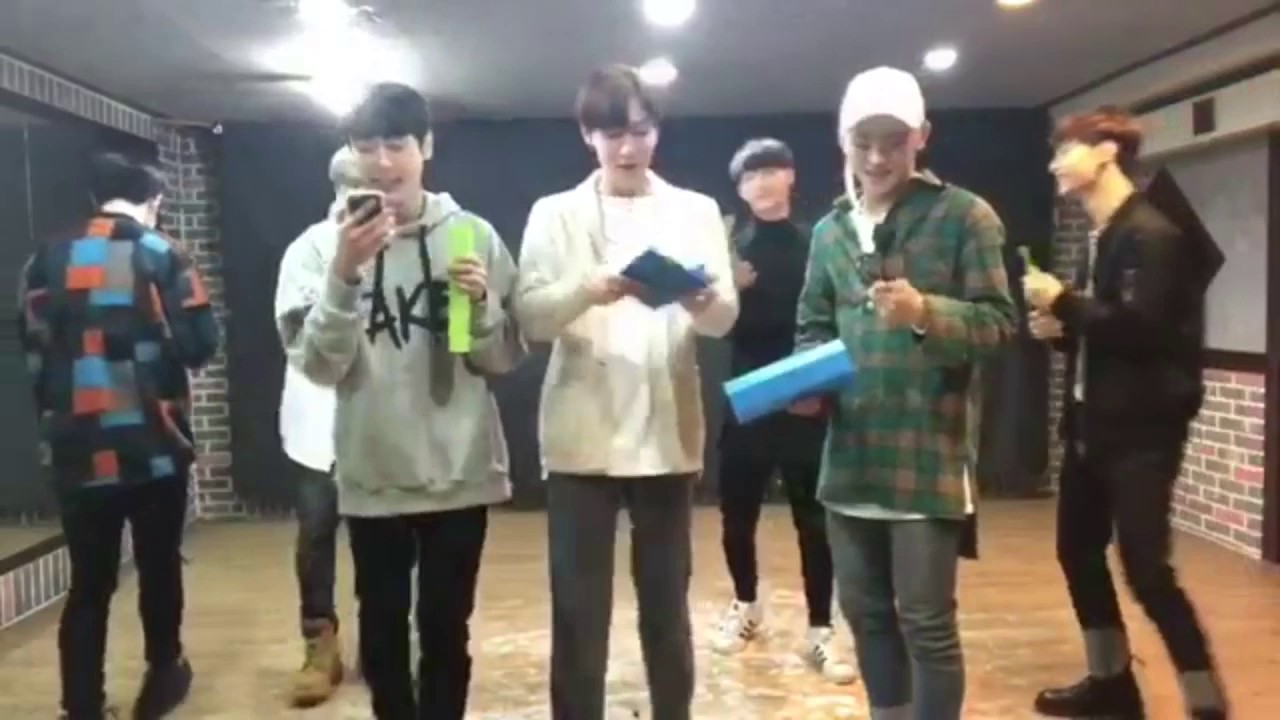 MVP (엠브이피) — Switching parts in Take It (선택해)