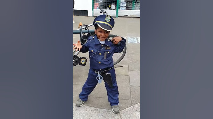 Met a handsome little policeman🤭🤓#policeman#shorts