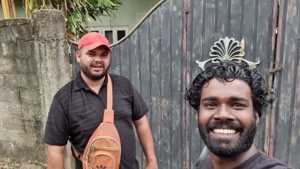 තාත්තා කෙනෙක් පුදුම කරන්නයි යන්නේ..පුතාගේ සල්ලි තාත්තගෙ සතුට.. ((හැම පුතෙක්ගෙම වීරයා තාත්තා තමයි))