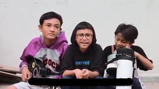 Story WA menepi cover ukulele