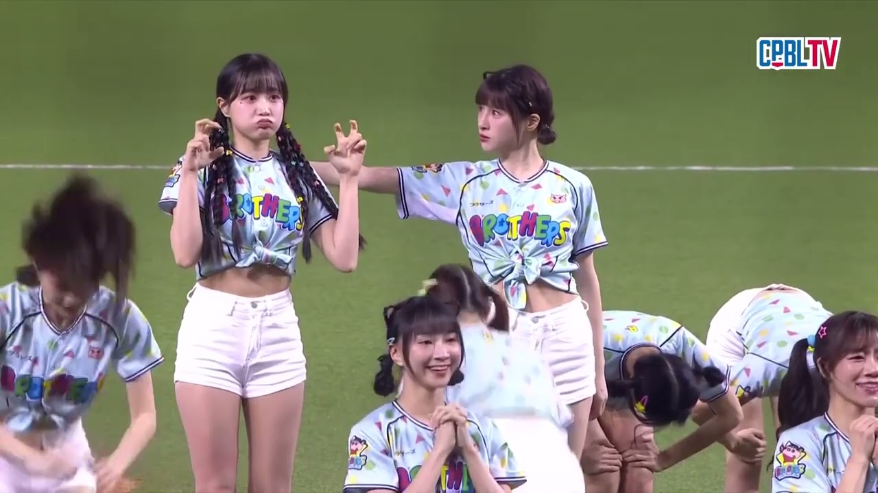 04/20 富邦 VS 中信 賽前，Passion Sisters為蠟筆小新主題日帶來活潑可愛的開場表演