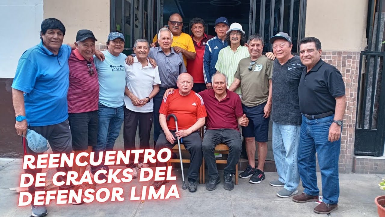 'Puchito' Oliva, Antonio Trigueros, Raúl Párraga en reunión del Defensor Lima de fin de año