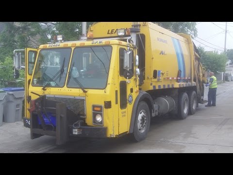 Mack LE613 Leach 2Rlll Rear Load Garbage Truck - Milwaukee Sanitation 32484