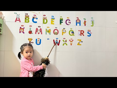 Video Bé Bơ tập học bảng chữ cái alphabet | ABC - YouTube