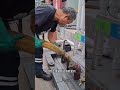 為什麼國外的油罐車司機,要專門拿一個桶去接賸餘的罐內殘油#科普一下