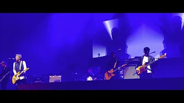 Johnny Marr w Andy Rourke - There Is A Light That Never Goes Out LIVE@ MSG NYC 10/1/2022