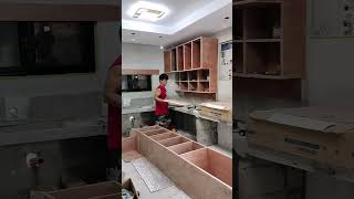 perakitan lemari gantung