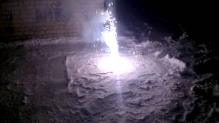 Самодельный пиротехнический фонтан из бертолетовой соли, алюминиевой пудры, звездок и тд