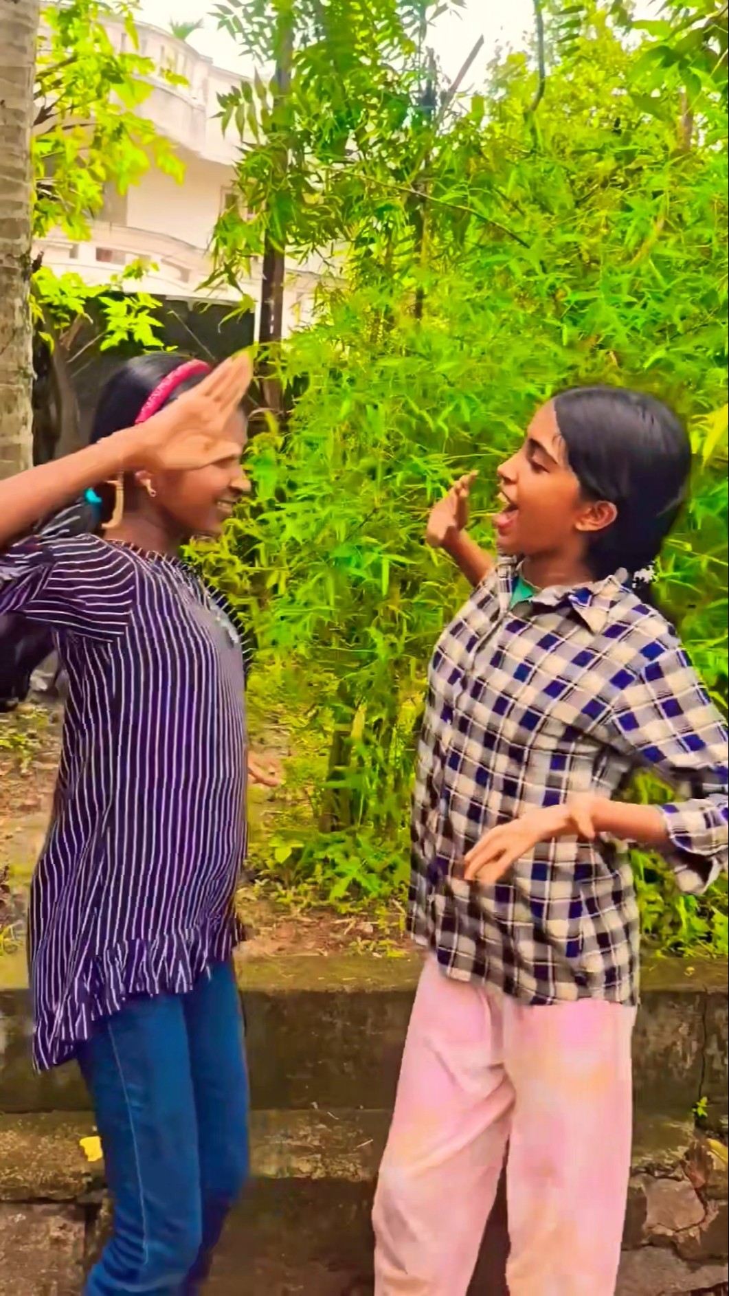 Patli kamaria Hi Hi Hi??? #shortsfeed #shots #ponnusword ?