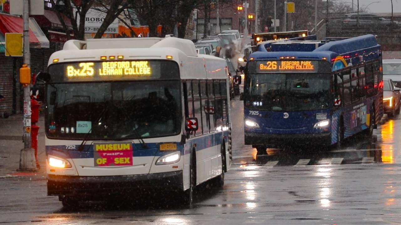 NYCT Bus: 2015-2022 New Flyer XD40s #7252 Bx25 / #7925 Bx26 at Bedford ...