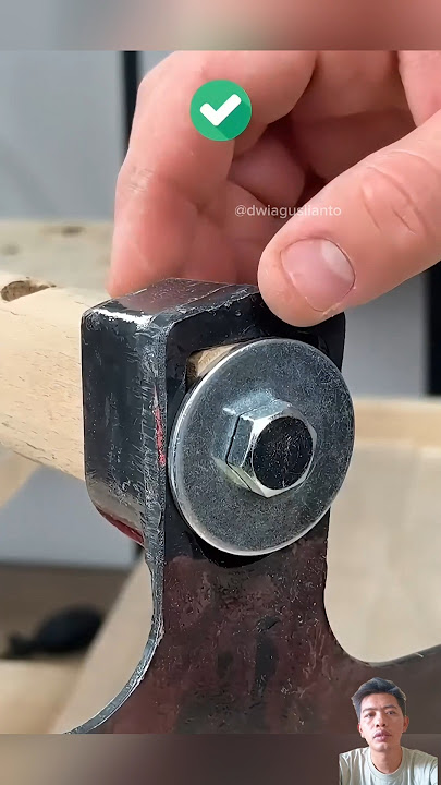installing a hoe handle #shorts #tipsandtricks #mechanics