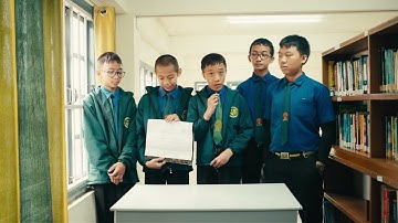 Garbage bin with trash level indicator