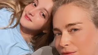 Angélica e Eva se divertindo juntas