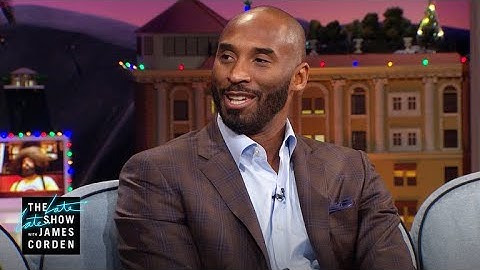 Kobe Bryant Runs the Triangle with His Daughter