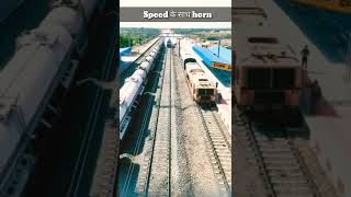 Download Lagu Locomitive blowing horn at full speed _At a speed of 130, the locomotive came out blowing dust MP3