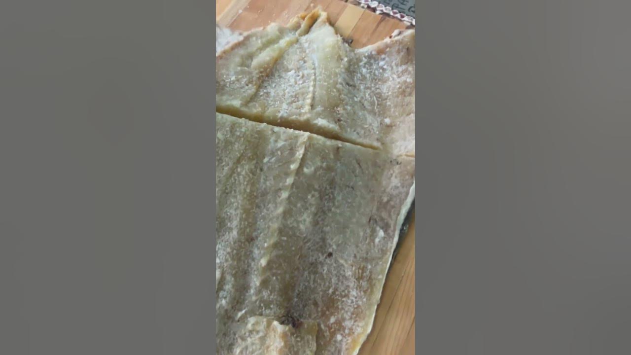 Wow! Big salt fish! #soakitgood #goodforstew #forackee #calaloo #tinolaupo #GoodFridaydish #shorts