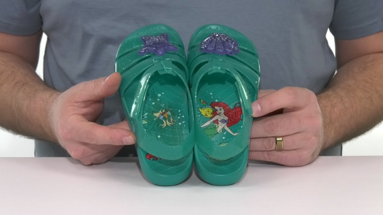 Crocs Kids Disney Princess Isabella Glitter Sandals (Little Kids