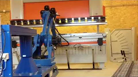 Yaskawa Robot at a Bending Press 1