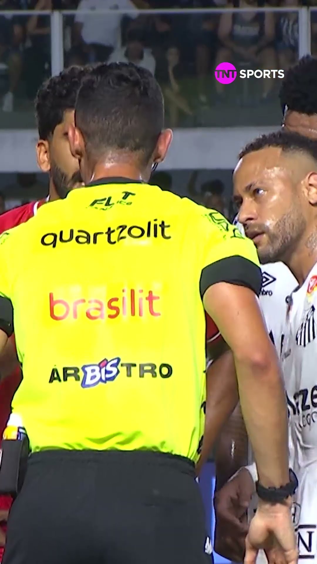 NEYMAR FICOU REVOLTADO COM UMA ENTRADA DO ADVERSÁRIO EM TIQUINHO E FOI TIRAR SATISFAÇÃO #shorts