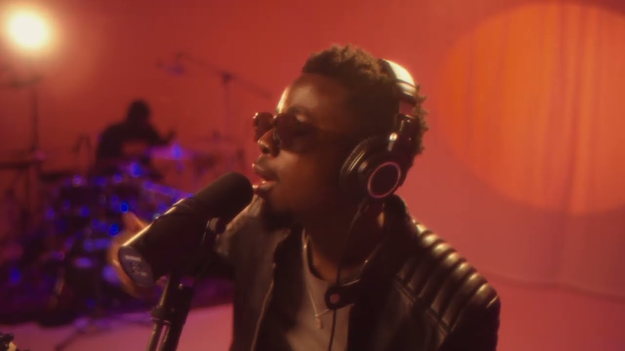 Dayor - On Fire (Live Session) auf YouTube ansehen Dayor - On Fire (Live Session) auf YouTube ansehen